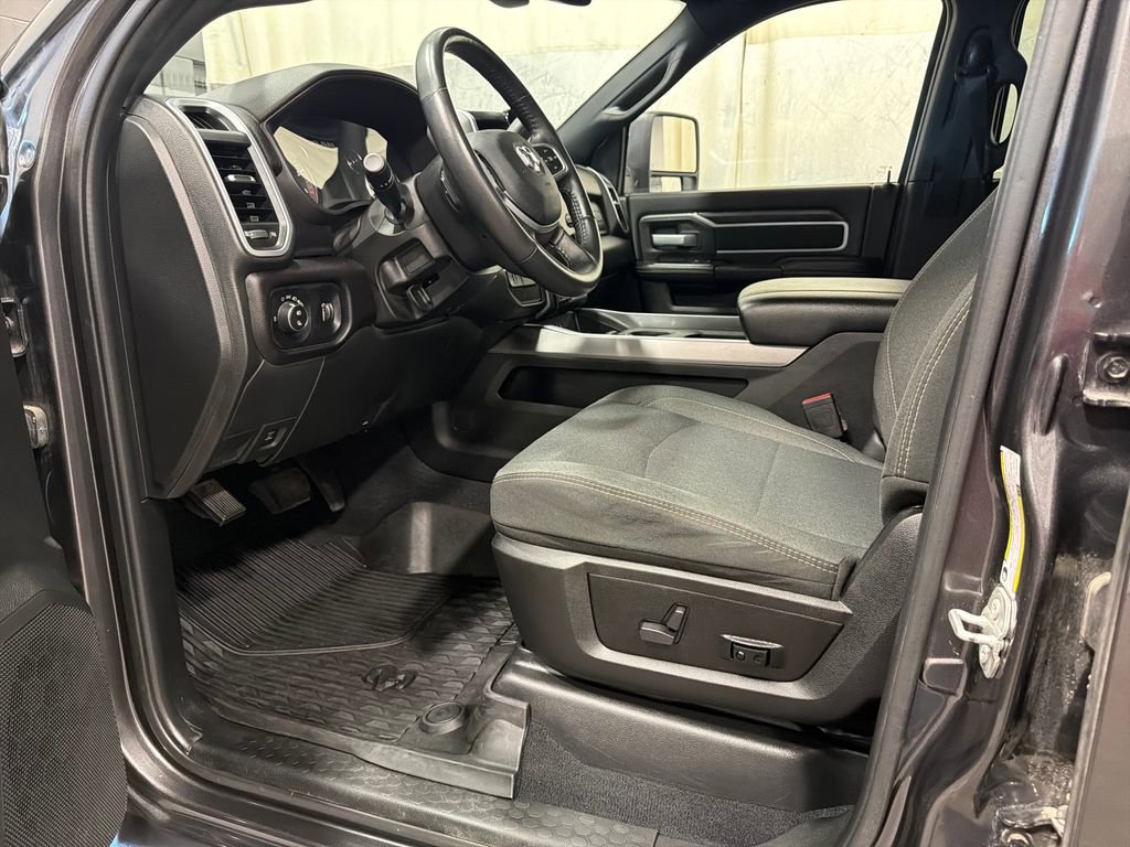 Used 2024 RAM 2500 Big Horn w/ Sport Appearance Package AWD/4WD image 3