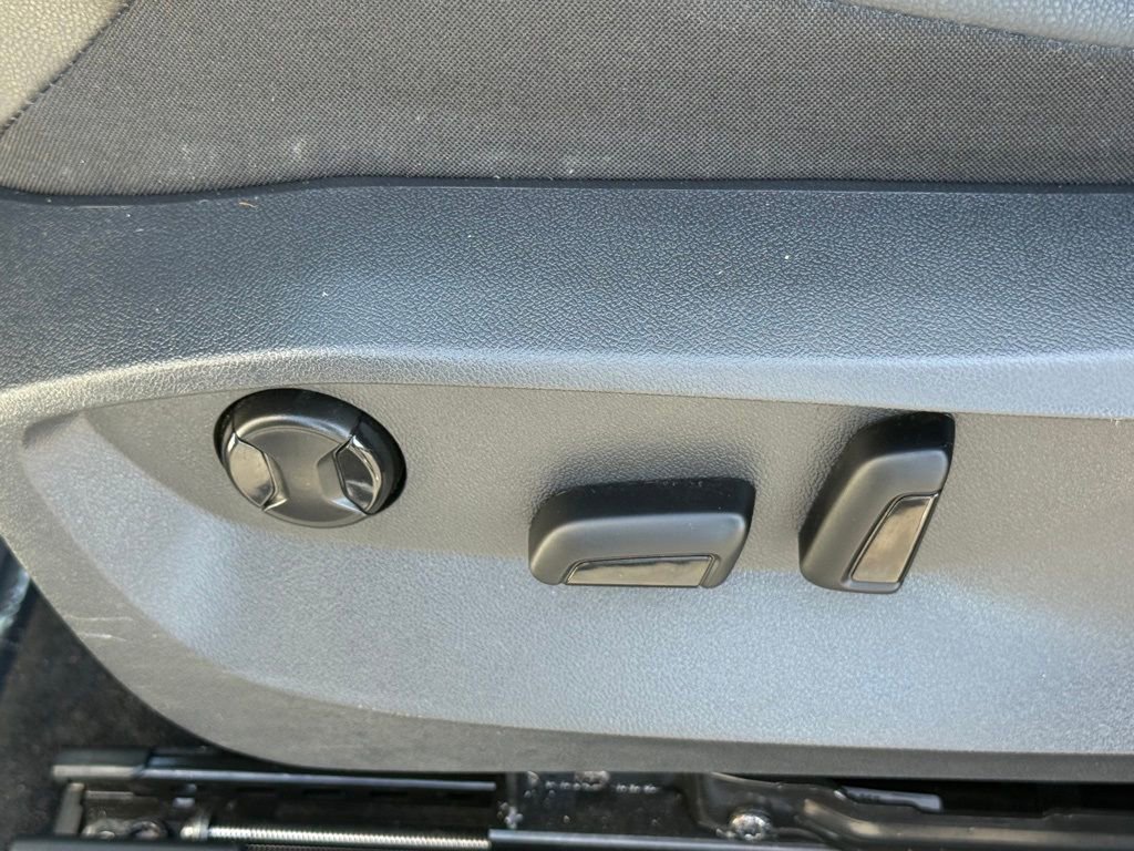 Used 2023 Volkswagen Tiguan SE image 14