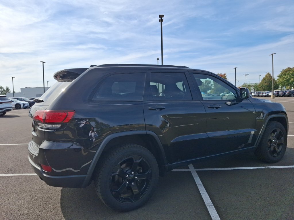 Used 2018 Jeep Grand Cherokee Laredo AWD/4WD image 5