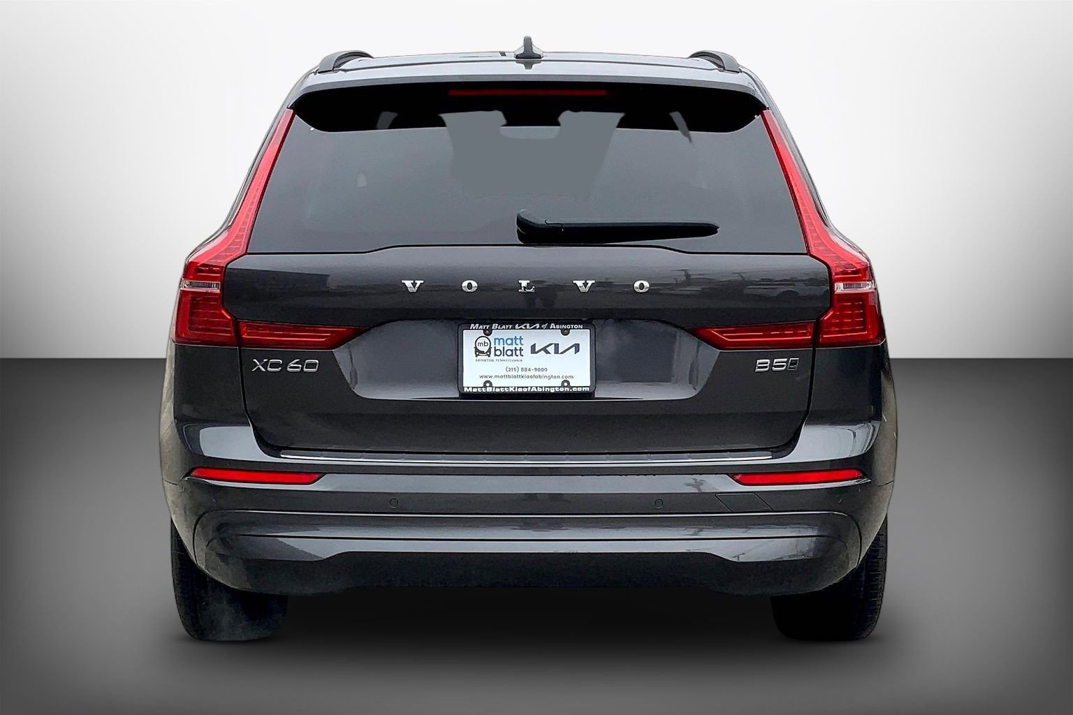 Used 2022 Volvo XC60 B5 Momentum w/ Climate Package image 6