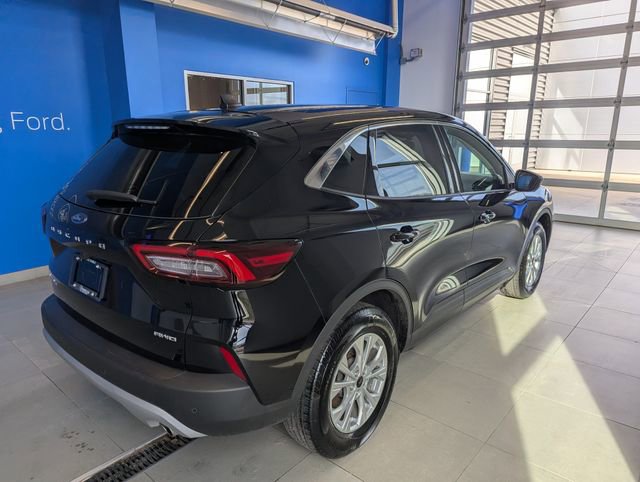 Used 2023 Ford Escape Active w/ Tech Pack #2 AWD/4WD image 4