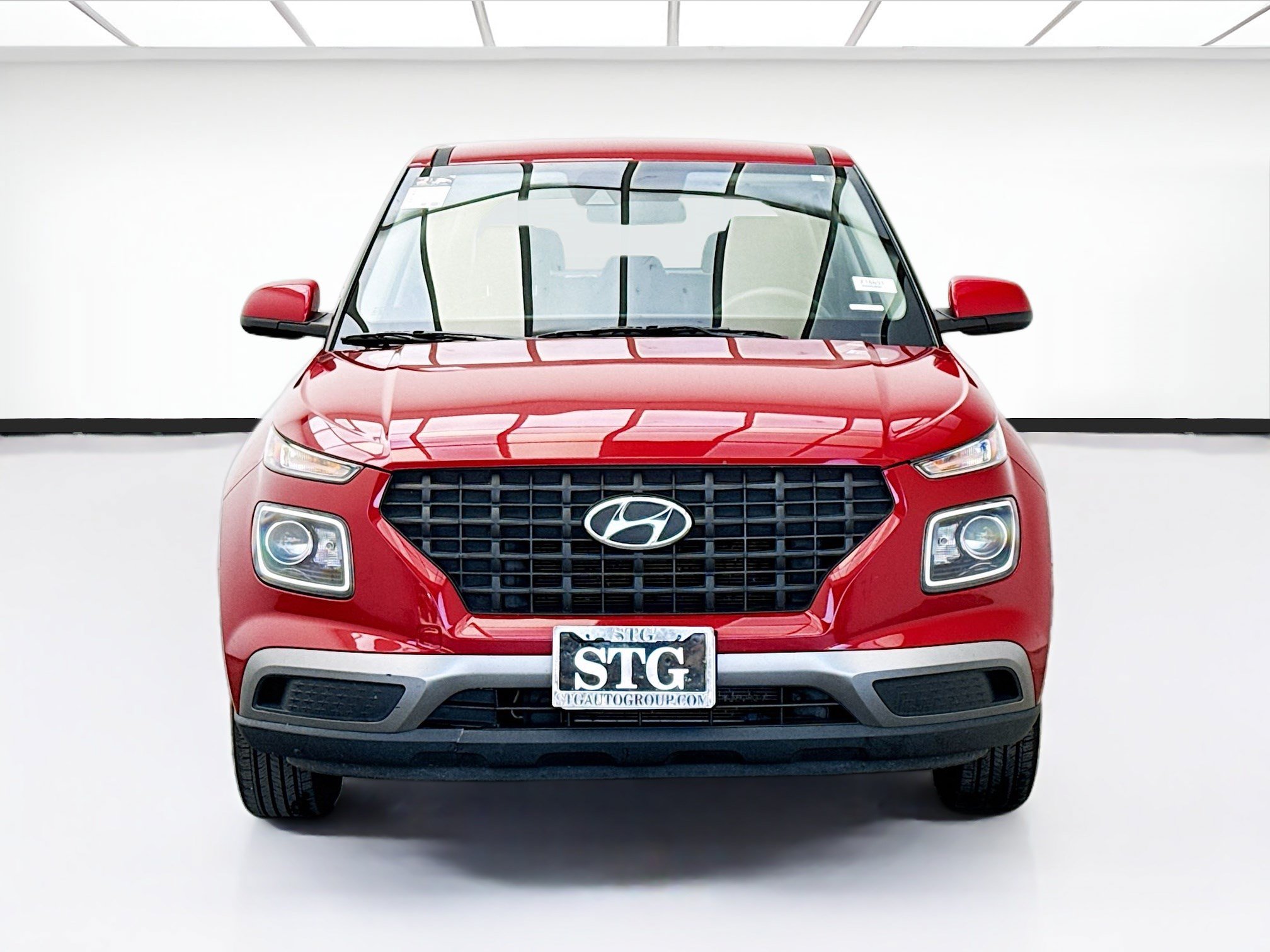 Used 2021 Hyundai Venue SE FWD image 2