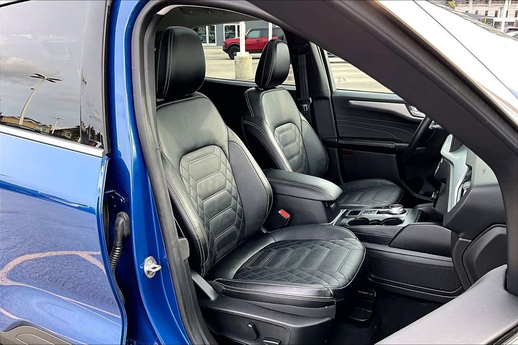 Certified 2023 Ford Escape Platinum w/ Premium Technology Package image 7