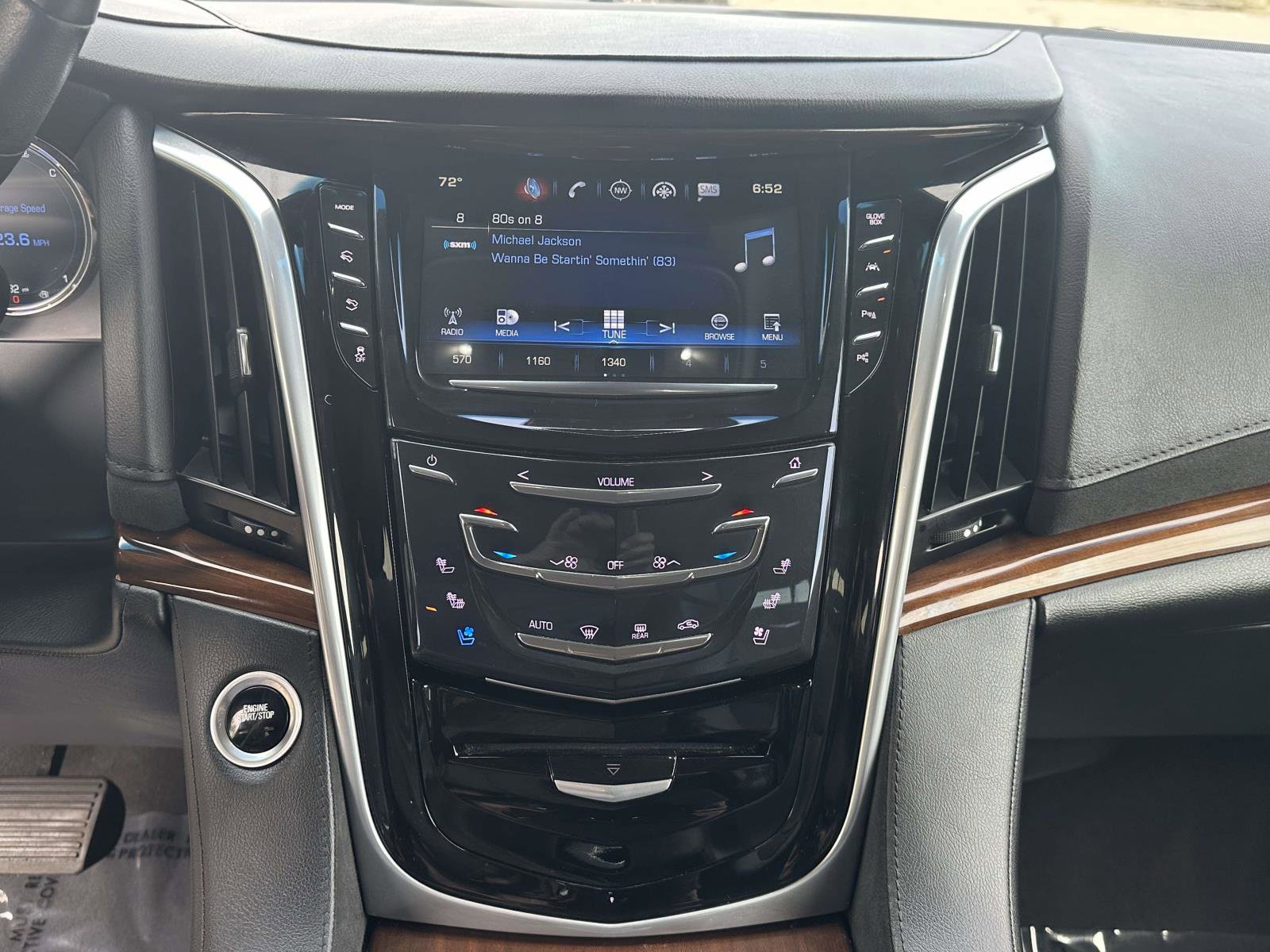 Used 2020 Cadillac Escalade ESV Premium Luxury image 9