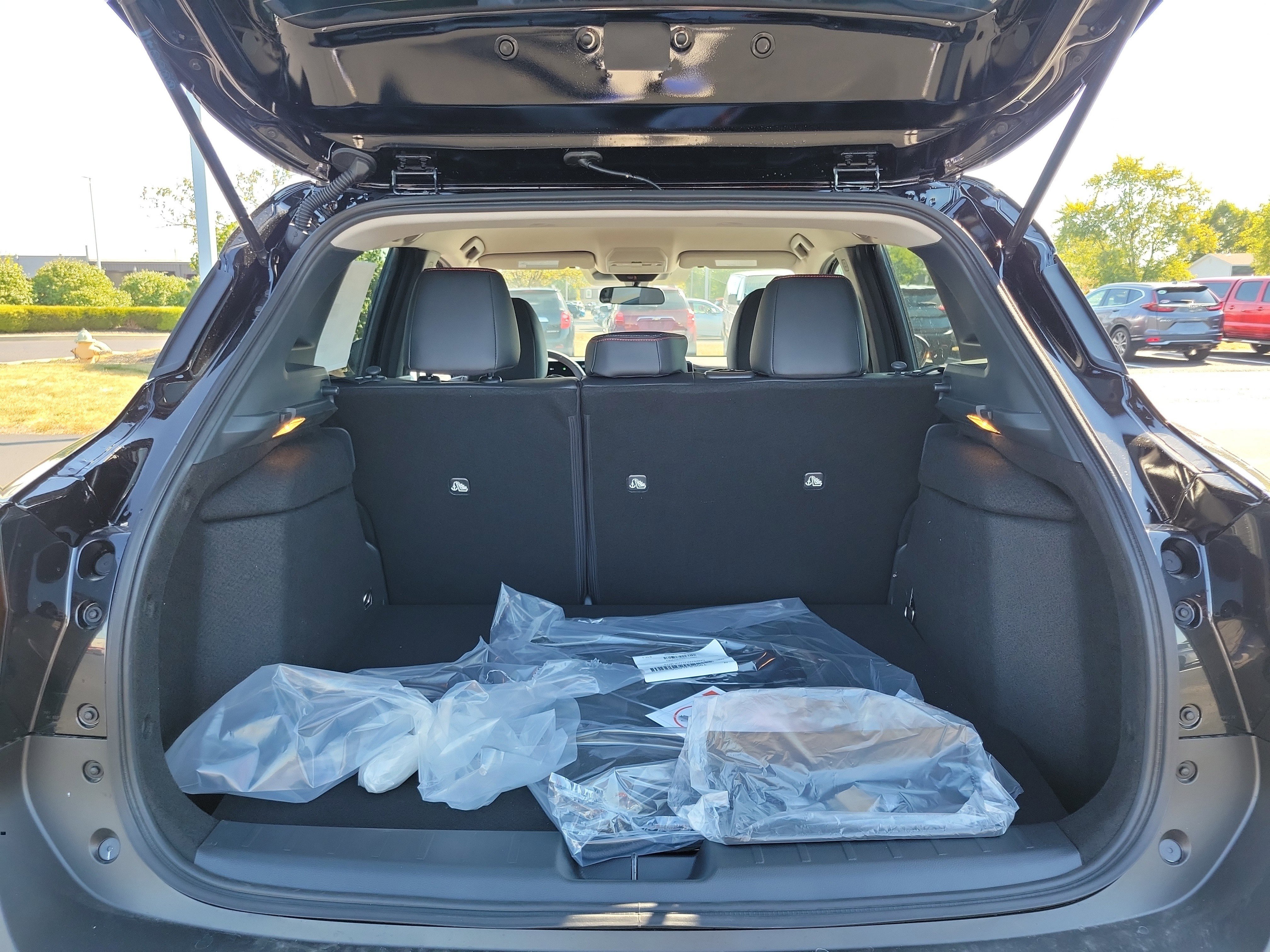 New 2026 Nissan Kicks SR w/ Cold Weather Package AWD/4WD image 8