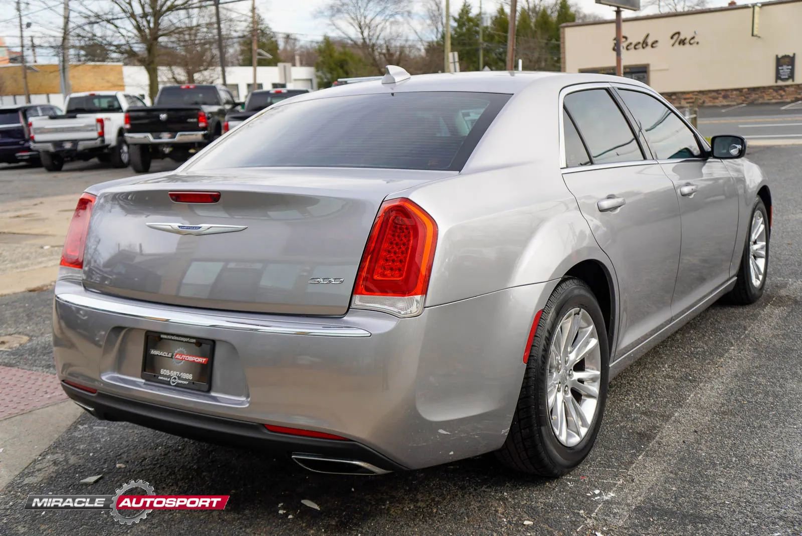 Used 2017 Chrysler 300 Limited w/ Driver Convenience Group RWD image 7