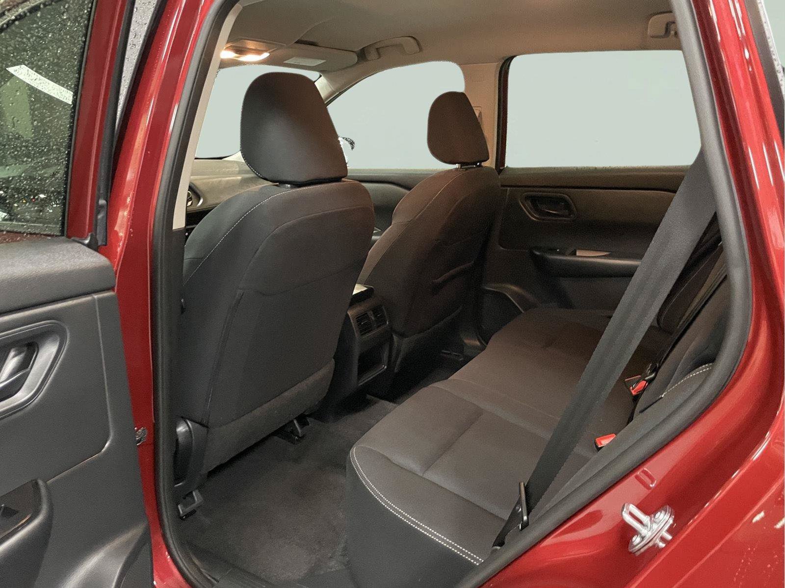 Used 2024 Nissan Rogue S AWD/4WD image 13