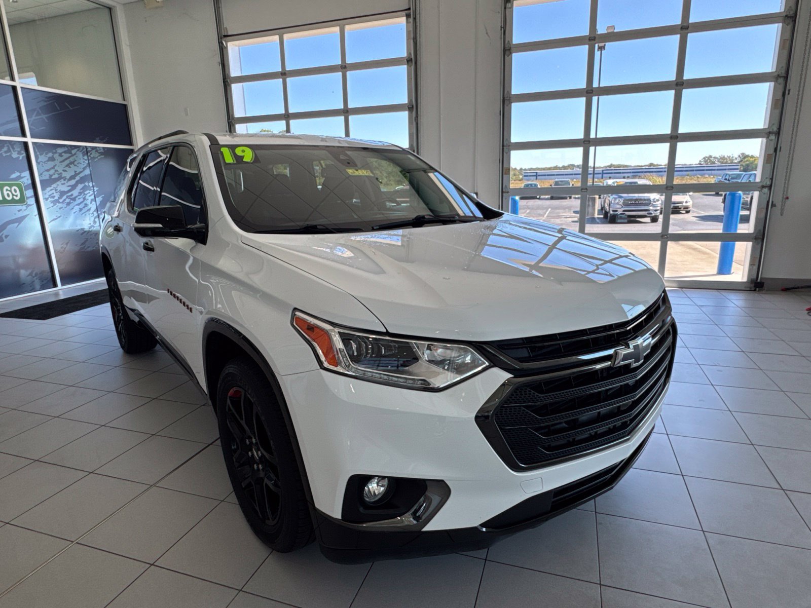 Used 2019 Chevrolet Traverse Premier w/ Redline Edition AWD/4WD image 3