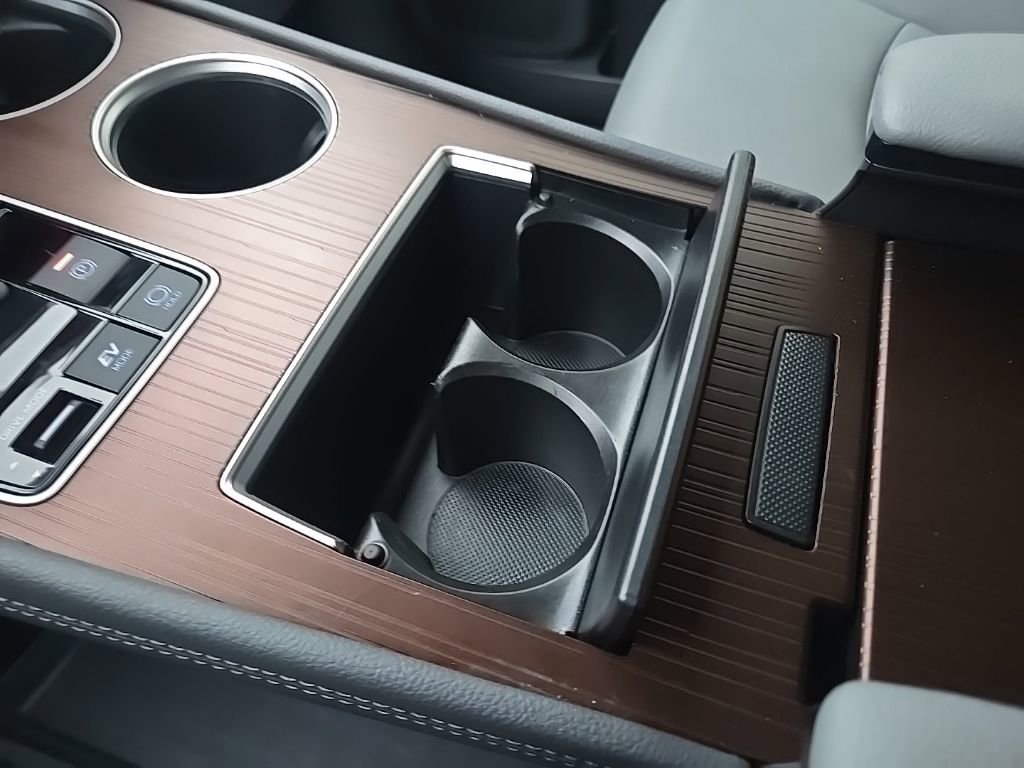 Used 2024 Toyota Sienna XLE image 58