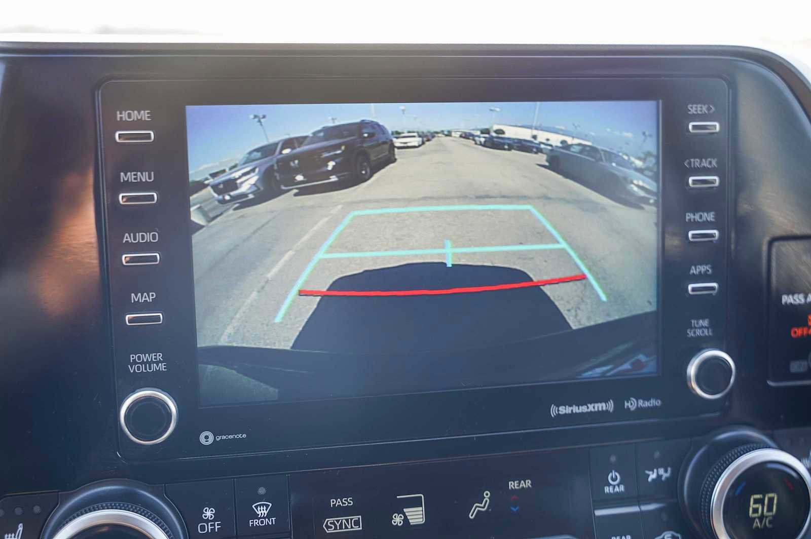 Used 2021 Toyota Highlander XLE image 26