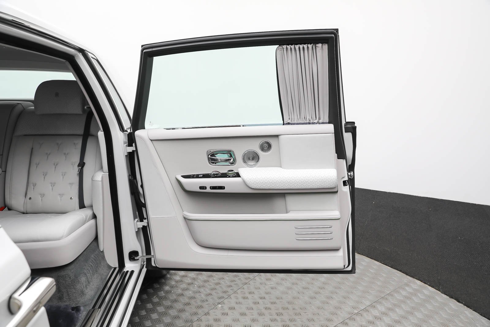 Used 2024 Rolls-Royce Phantom Extended Wheelbase w/ Leather Finishing Pack image 52