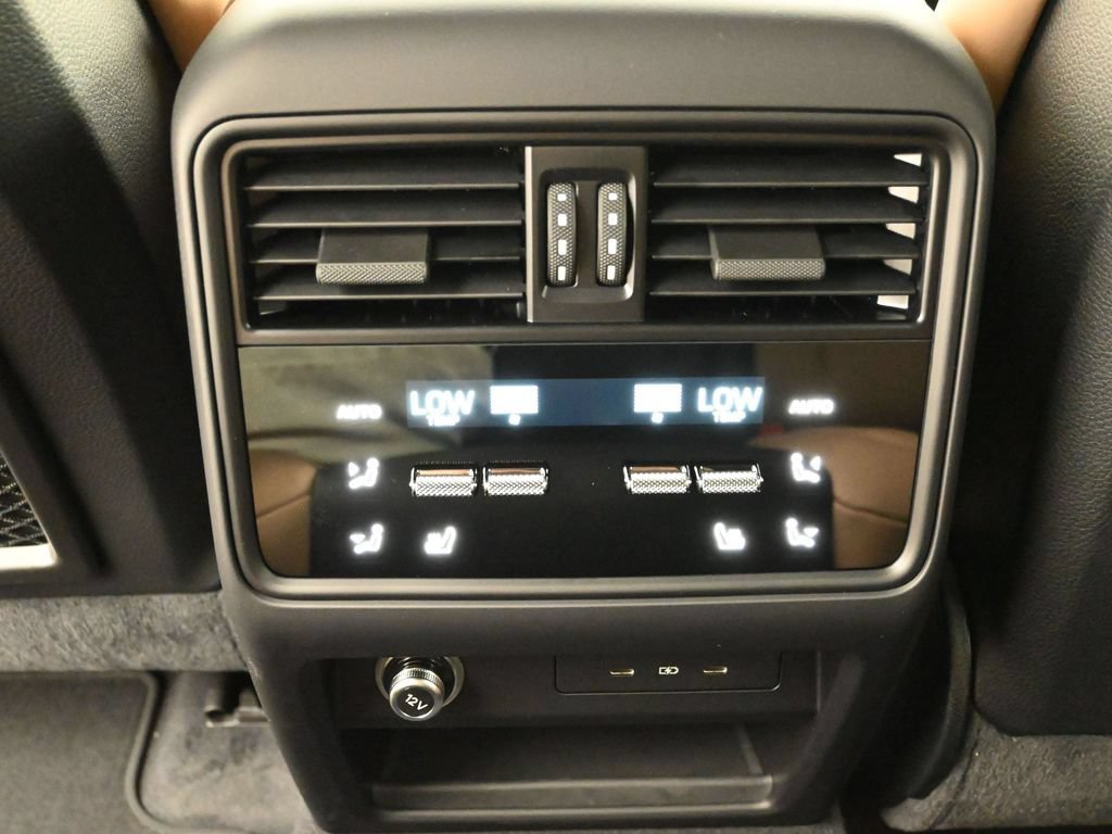 Certified 2025 Porsche Cayenne E-Hybrid AWD/4WD image 19