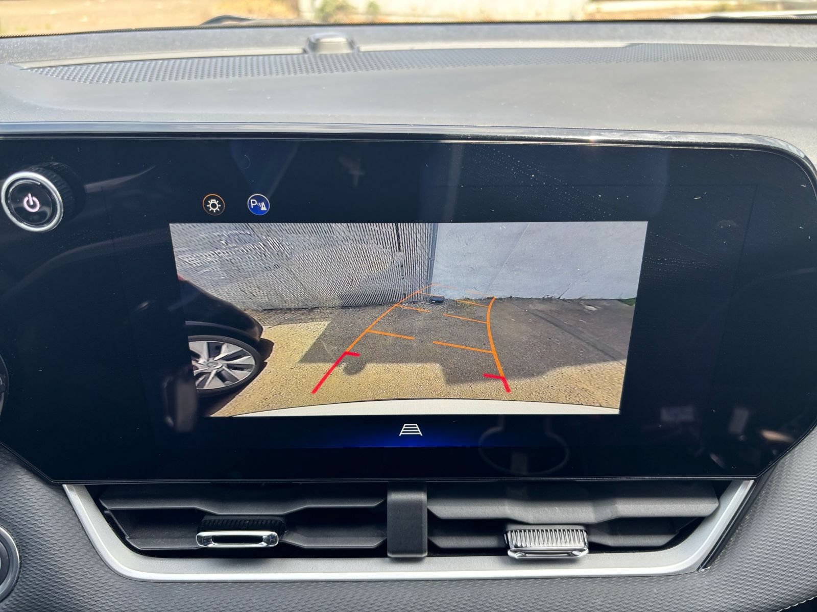 Used 2025 Chevrolet Equinox LT FWD image 23