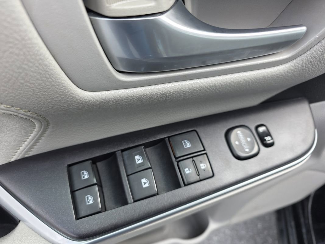 Used 2015 Toyota Camry XLE image 18