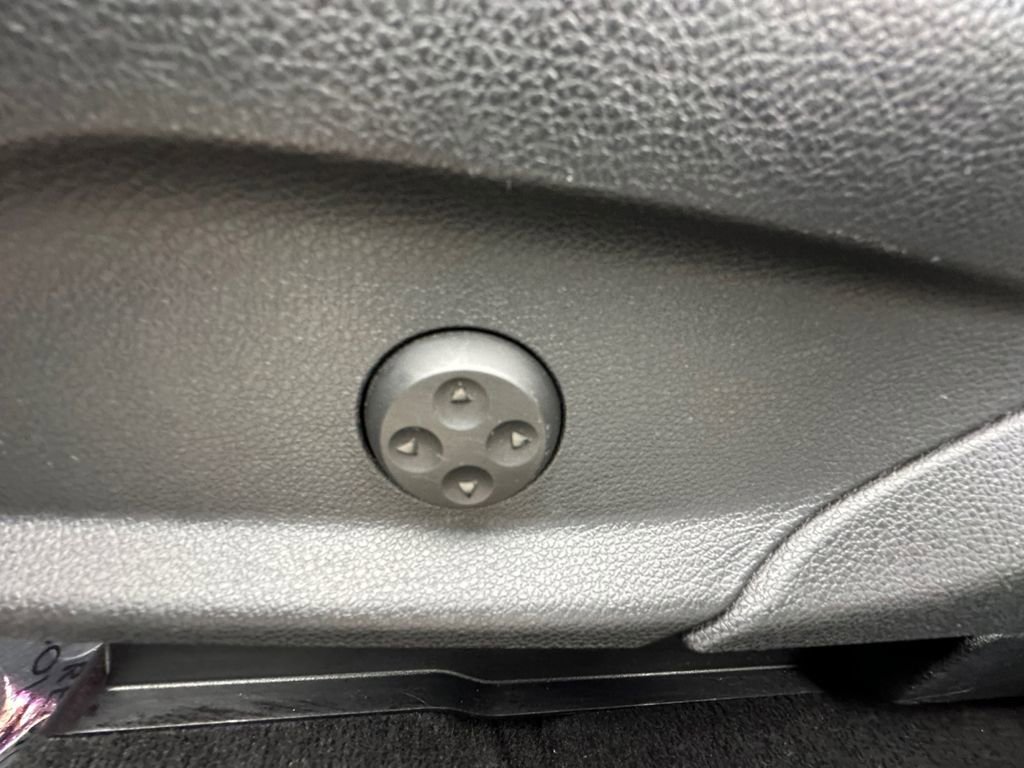 Used 2021 Mercedes-Benz GLC 43 AMG 4MATIC image 10