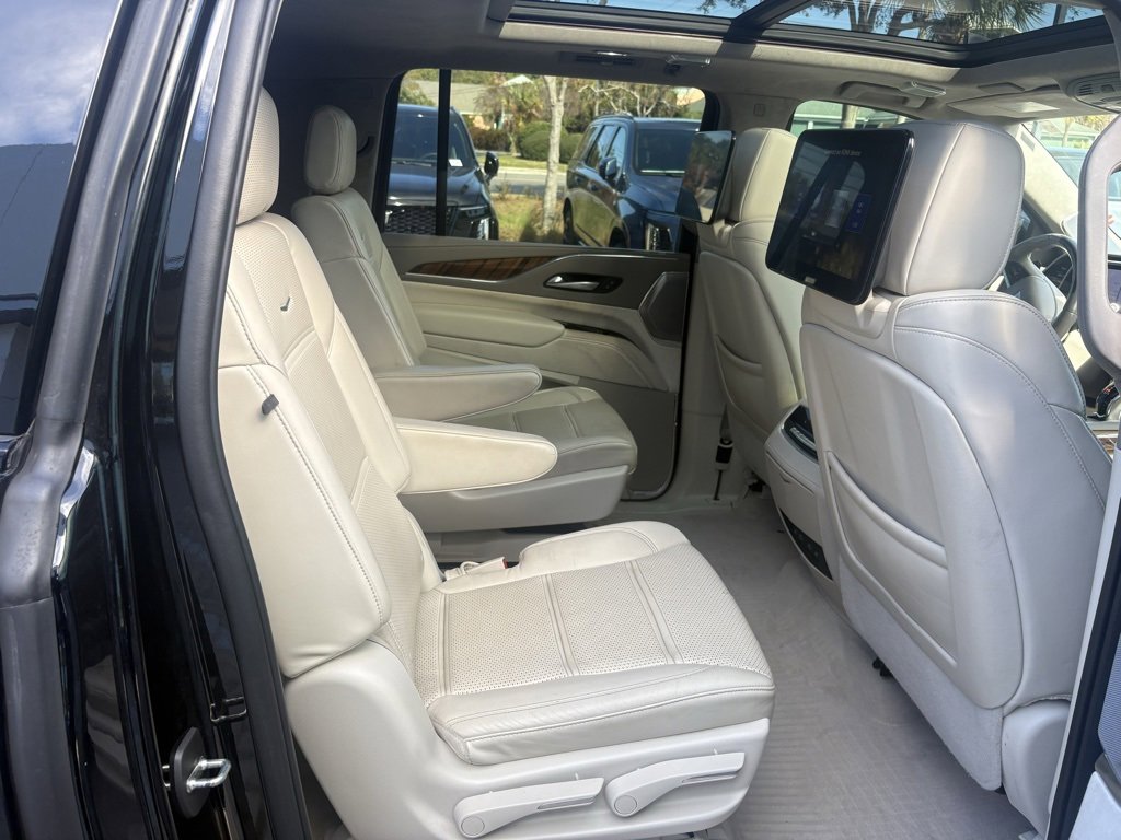 Used 2022 Cadillac Escalade ESV Sport Platinum image 16
