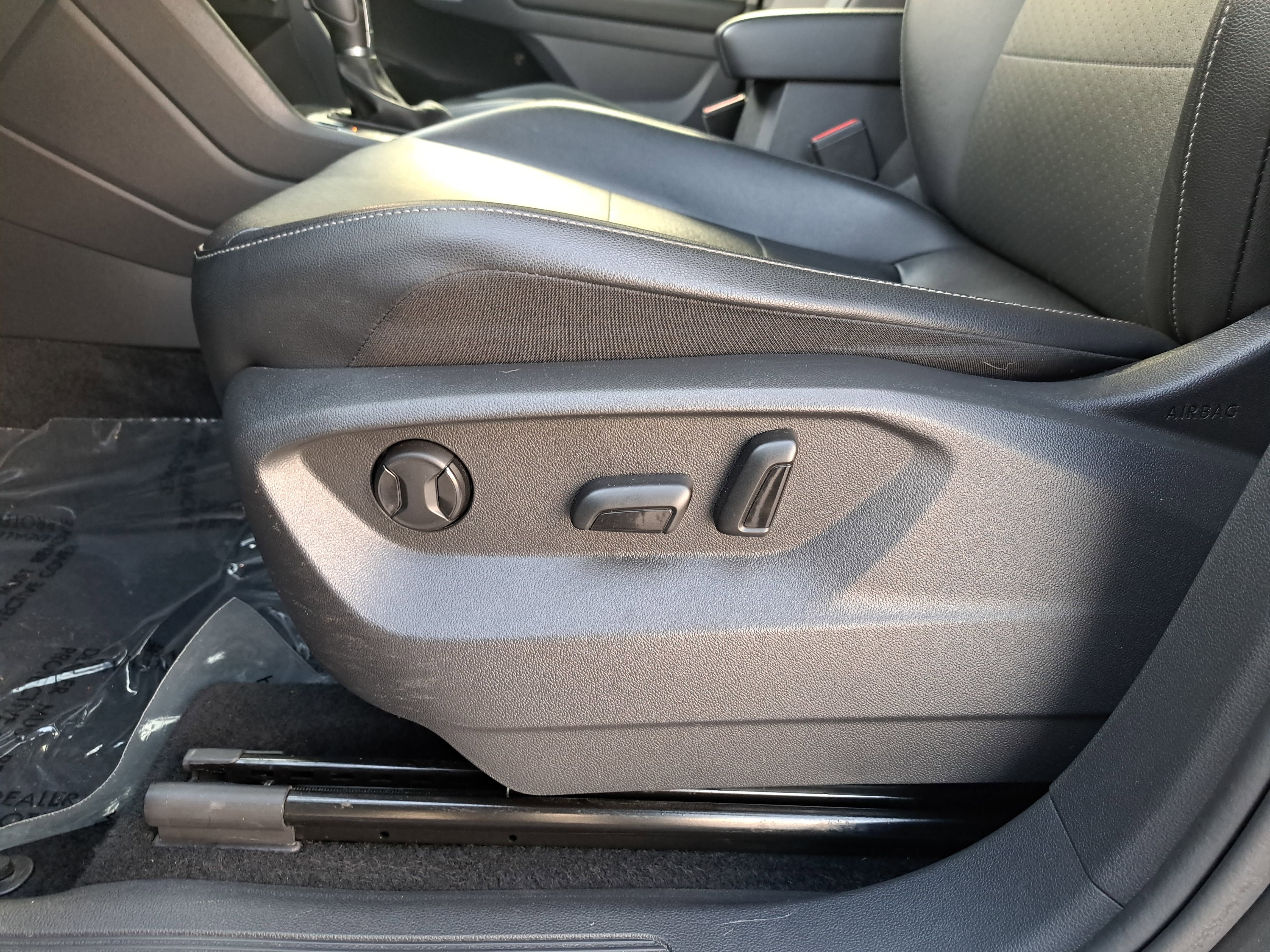 Used 2018 Volkswagen Tiguan SE w/ Panoramic Sunroof Package AWD/4WD image 25