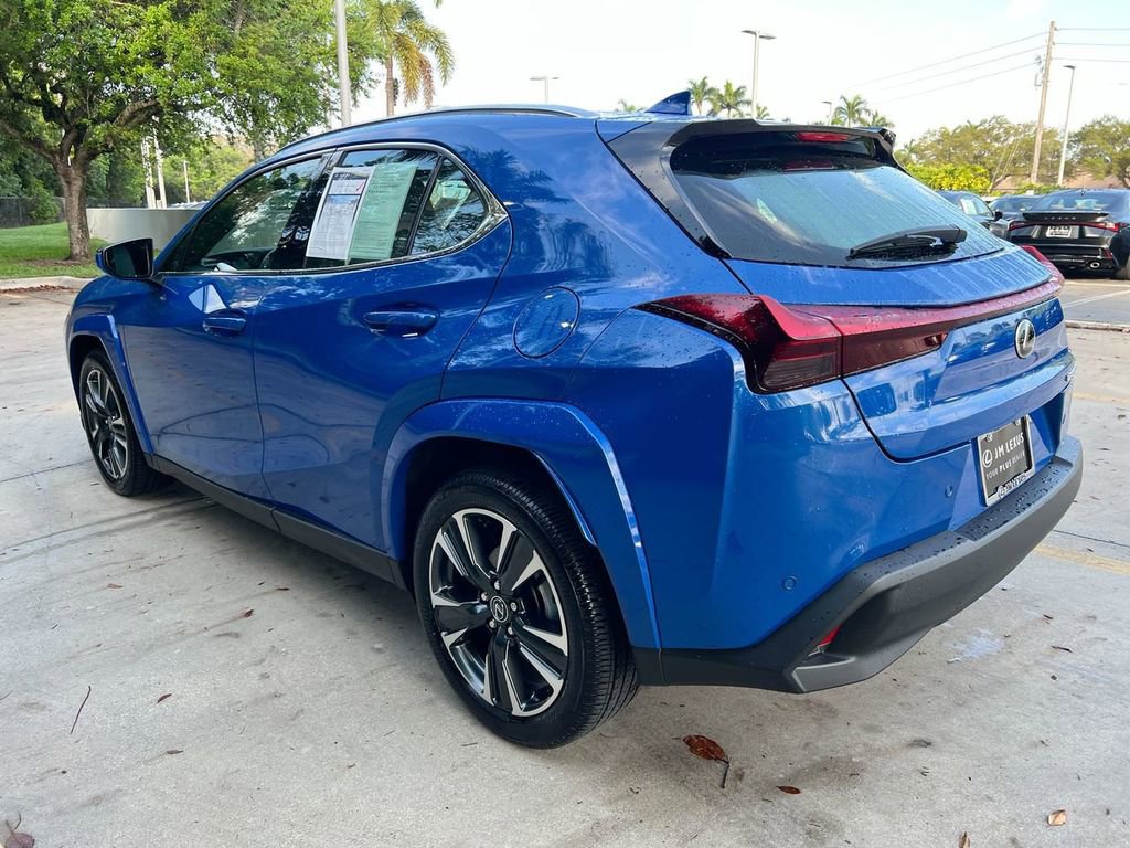 Certified 2025 Lexus UX 300h FWD w/ Accessory Package (Z2) image 5
