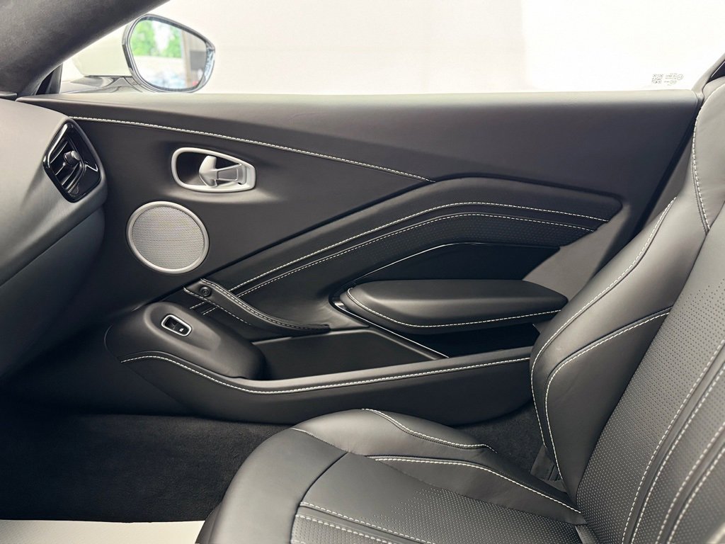 Used 2021 Aston Martin V8 Vantage Coupe image 33