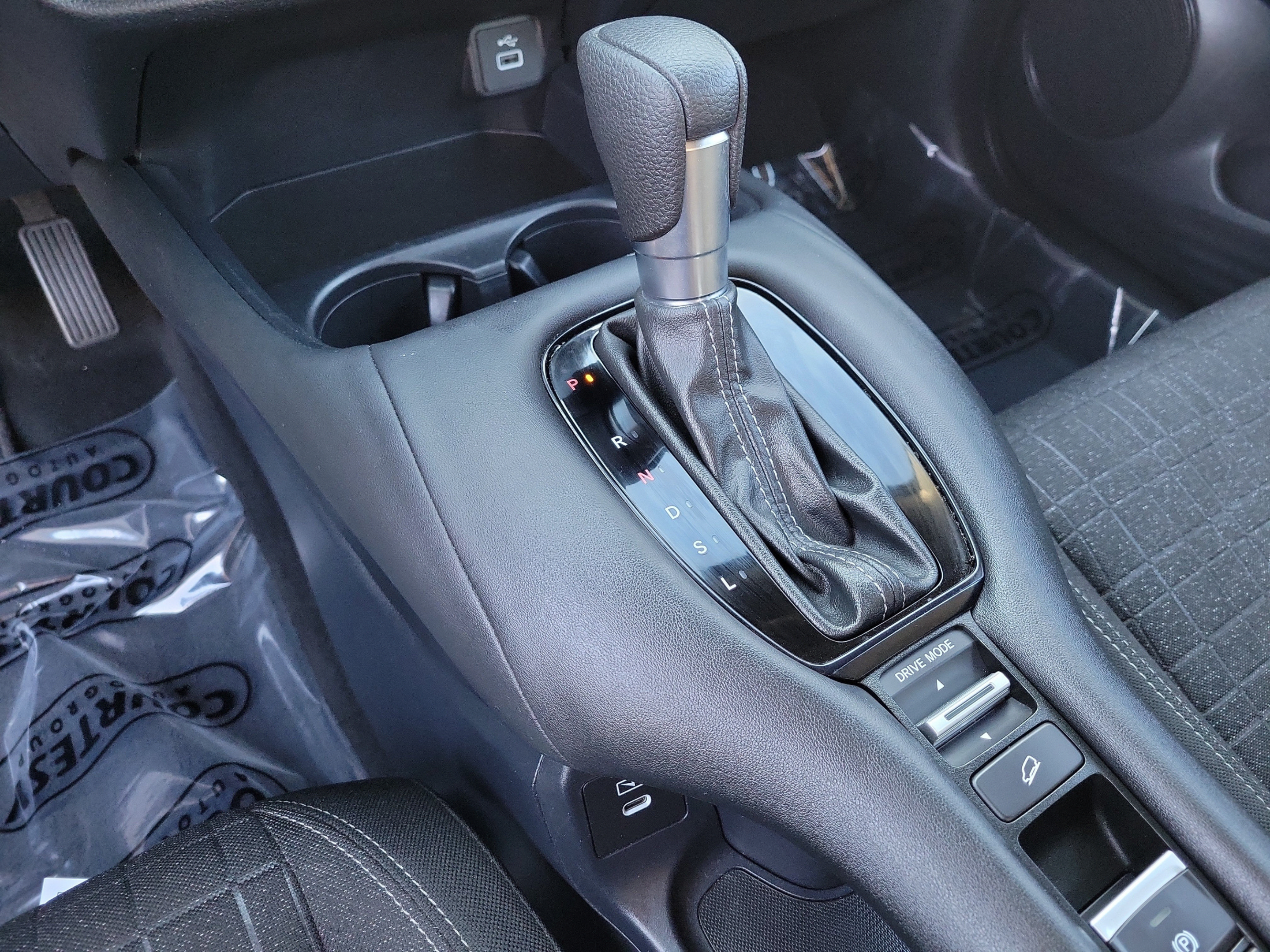 Used 2024 Honda HR-V LX image 25