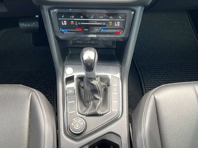 Used 2024 Volkswagen Tiguan SE AWD/4WD image 15