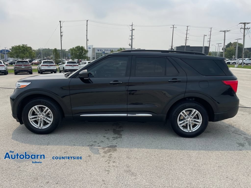Used 2021 Ford Explorer XLT w/ Equipment Group 202A AWD/4WD image 2