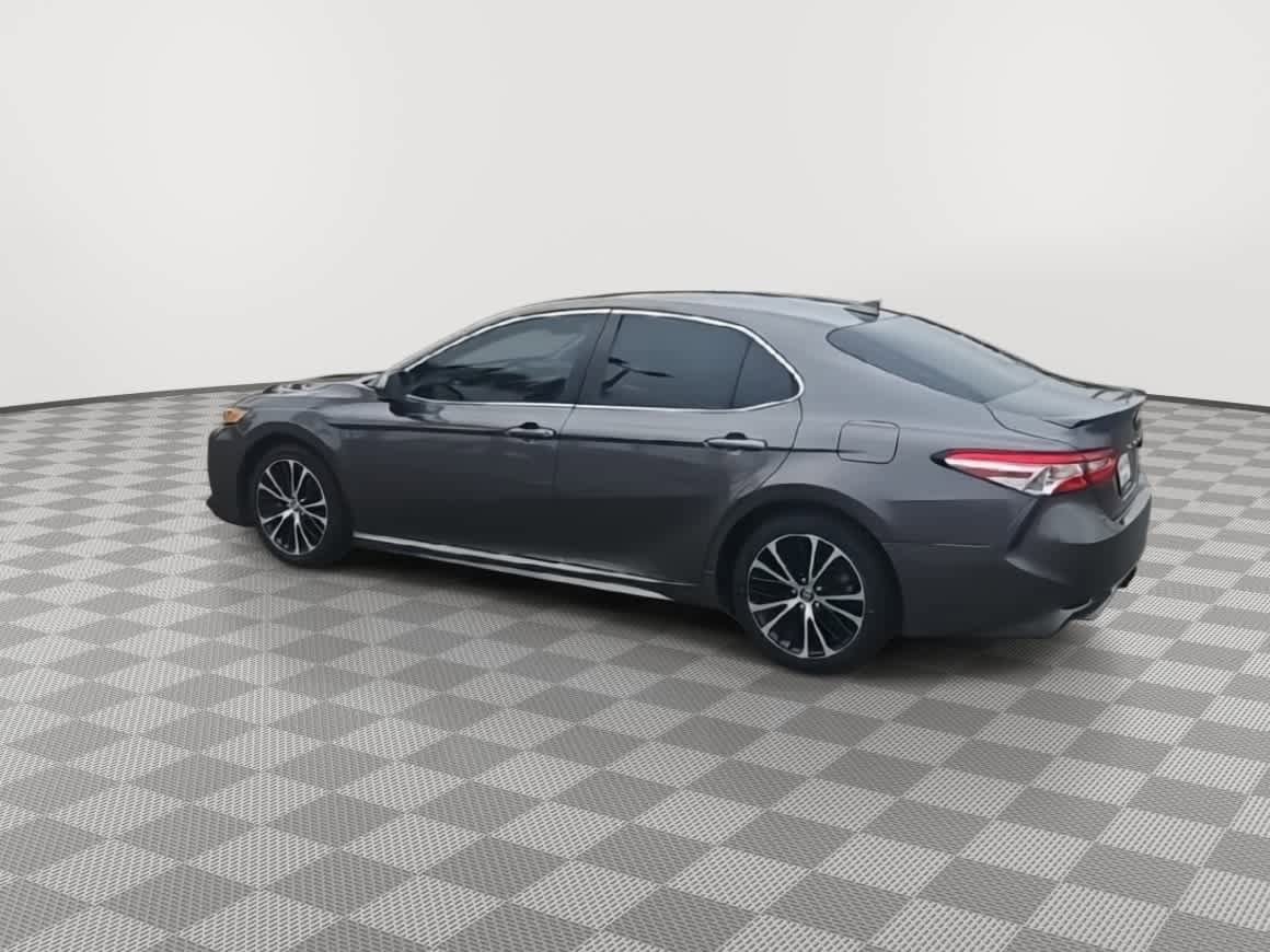 Used 2020 Toyota Camry SE FWD image 6