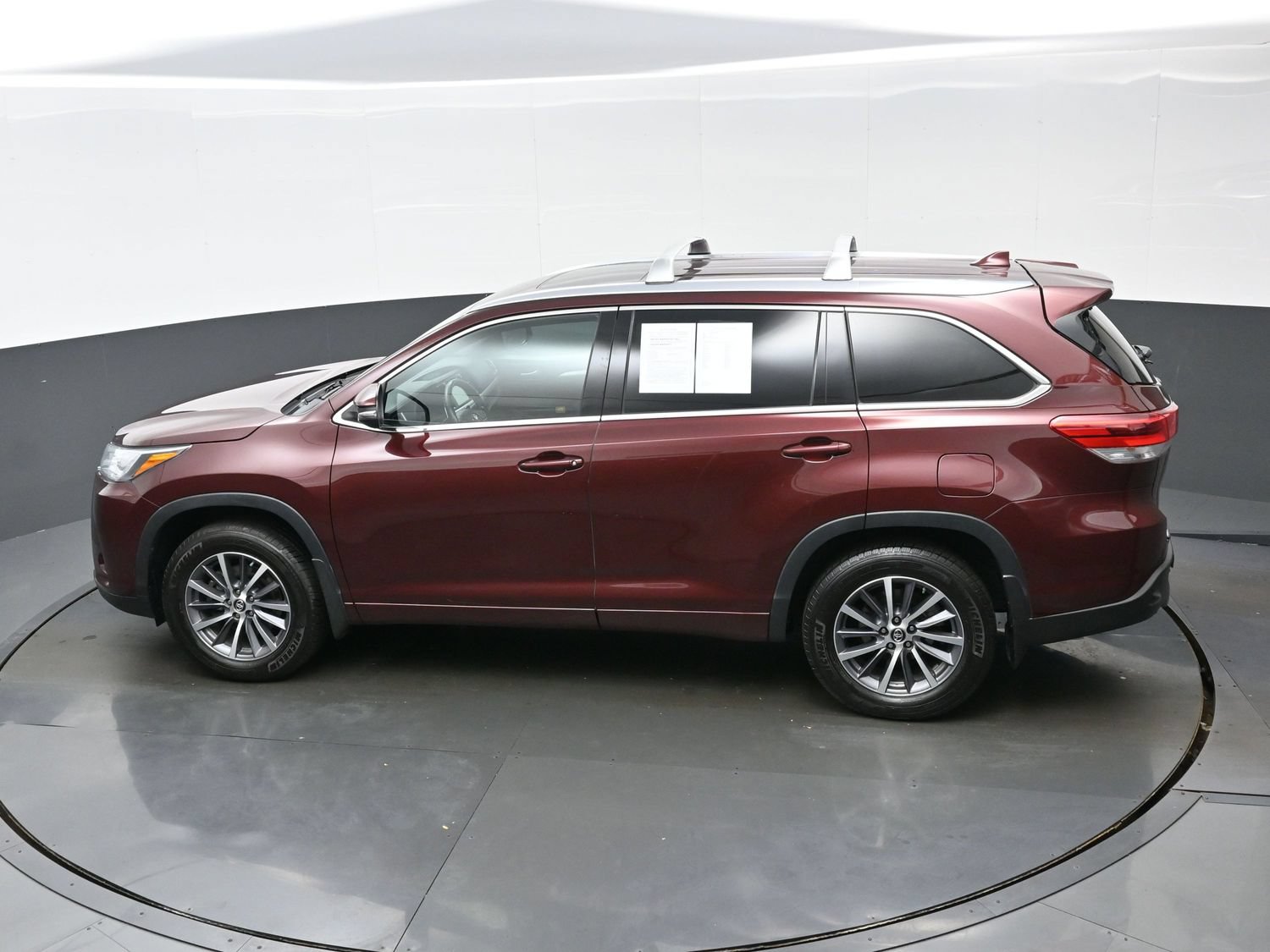 Used 2018 Toyota Highlander XLE AWD/4WD image 40