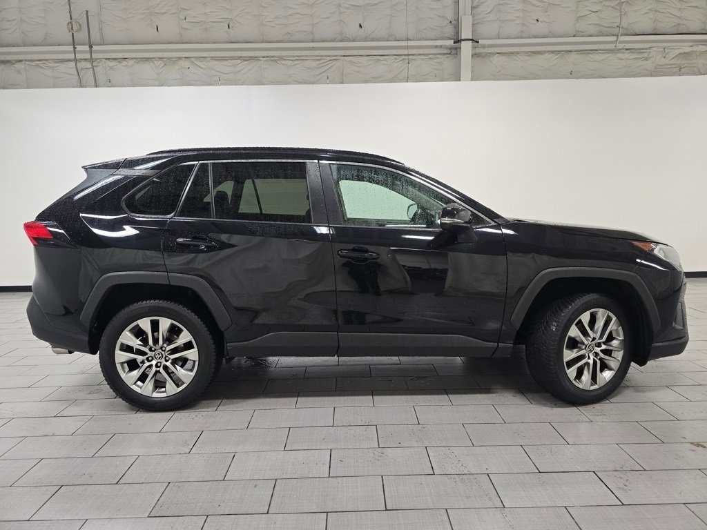 Used 2021 Toyota RAV4 XLE Premium image 16