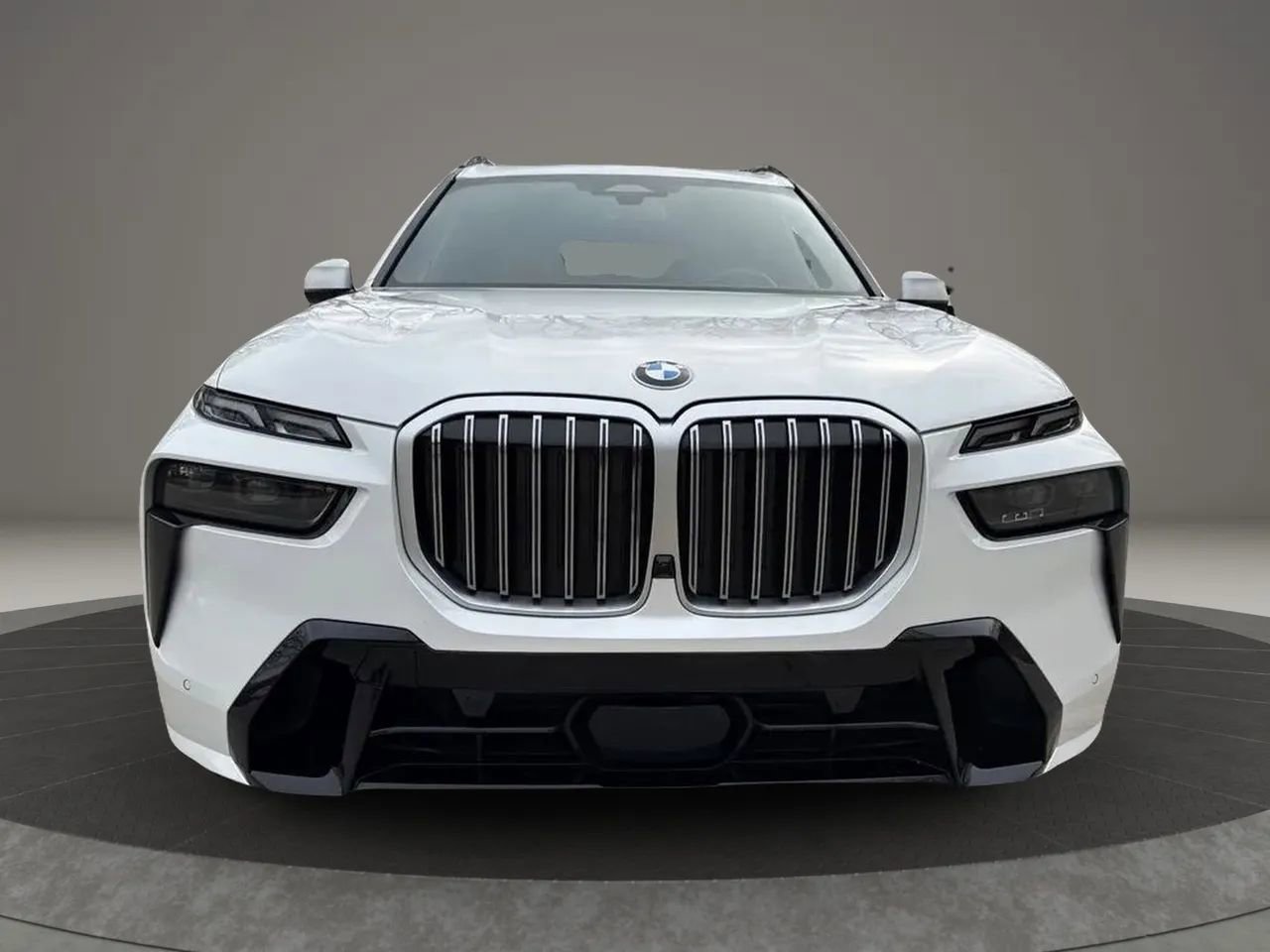 Used 2023 BMW X7 xDrive40i w/ M Sport Package image 7