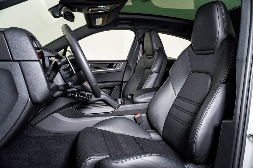 Certified 2025 Porsche Cayenne Coupe image 5