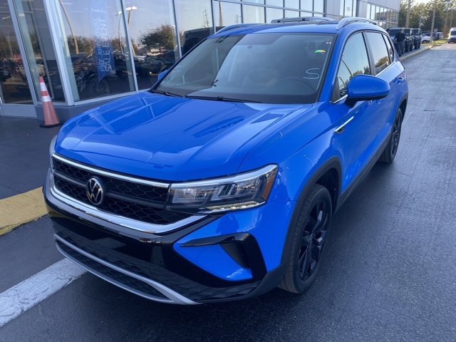 Used 2022 Volkswagen Taos SE w/ Panoramic Sunroof Package image 4