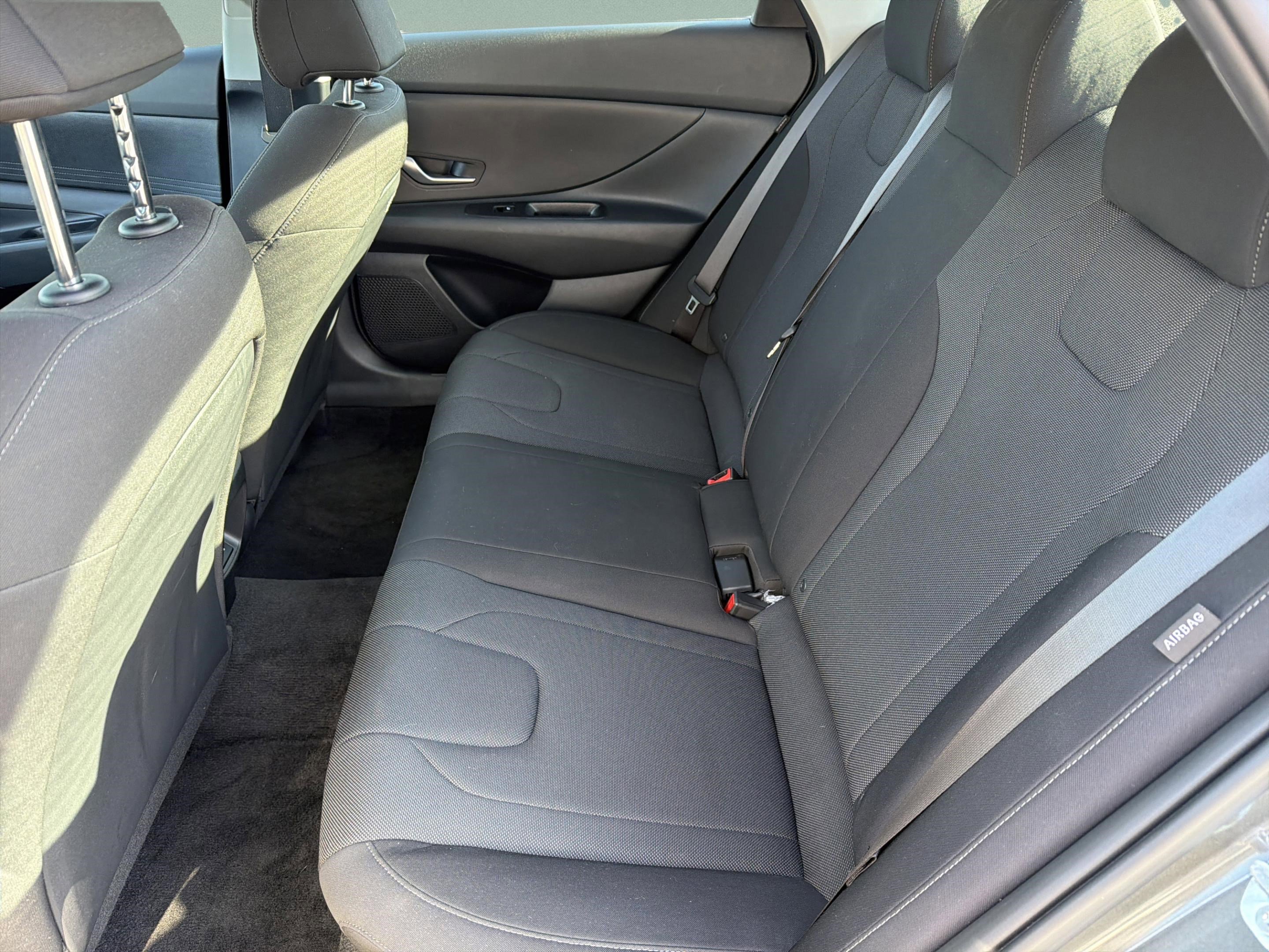 Used 2025 Hyundai Elantra SE image 27