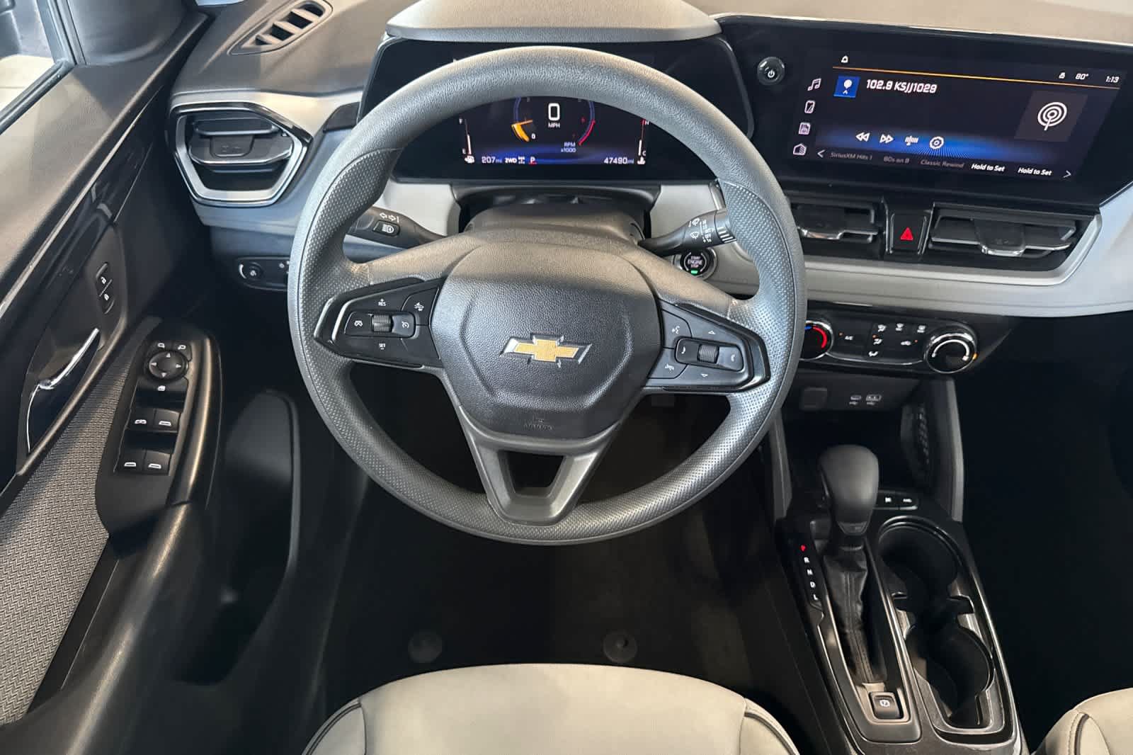 Used 2025 Chevrolet TrailBlazer LT AWD/4WD image 16