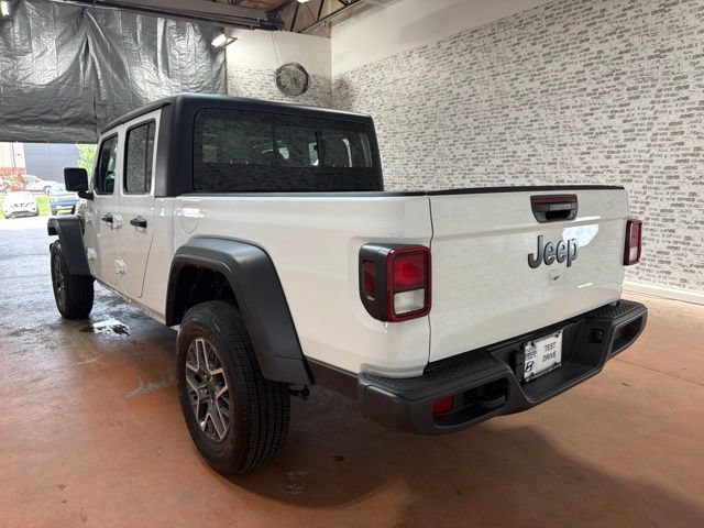 Used 2024 Jeep Gladiator Sport AWD/4WD image 5