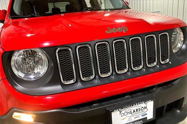 Used 2017 Jeep Renegade Latitude w/ Popular Equipment Group image 10