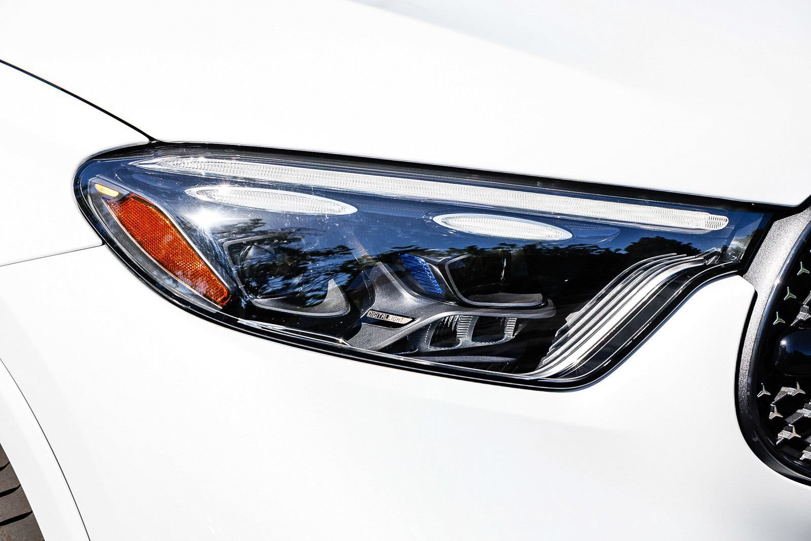 Used 2025 Mercedes-Benz GLC 300 4MATIC image 7