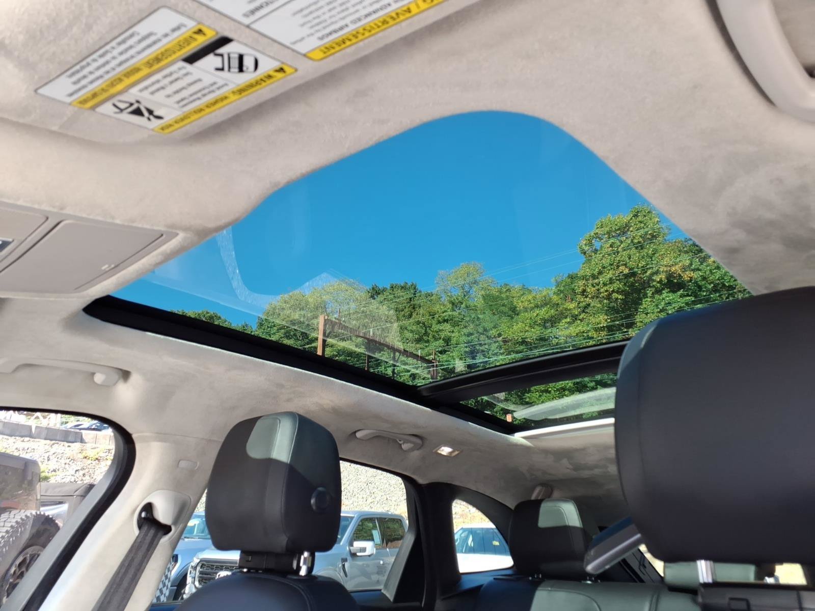 Used 2019 Jaguar F-PACE Premium AWD/4WD image 16