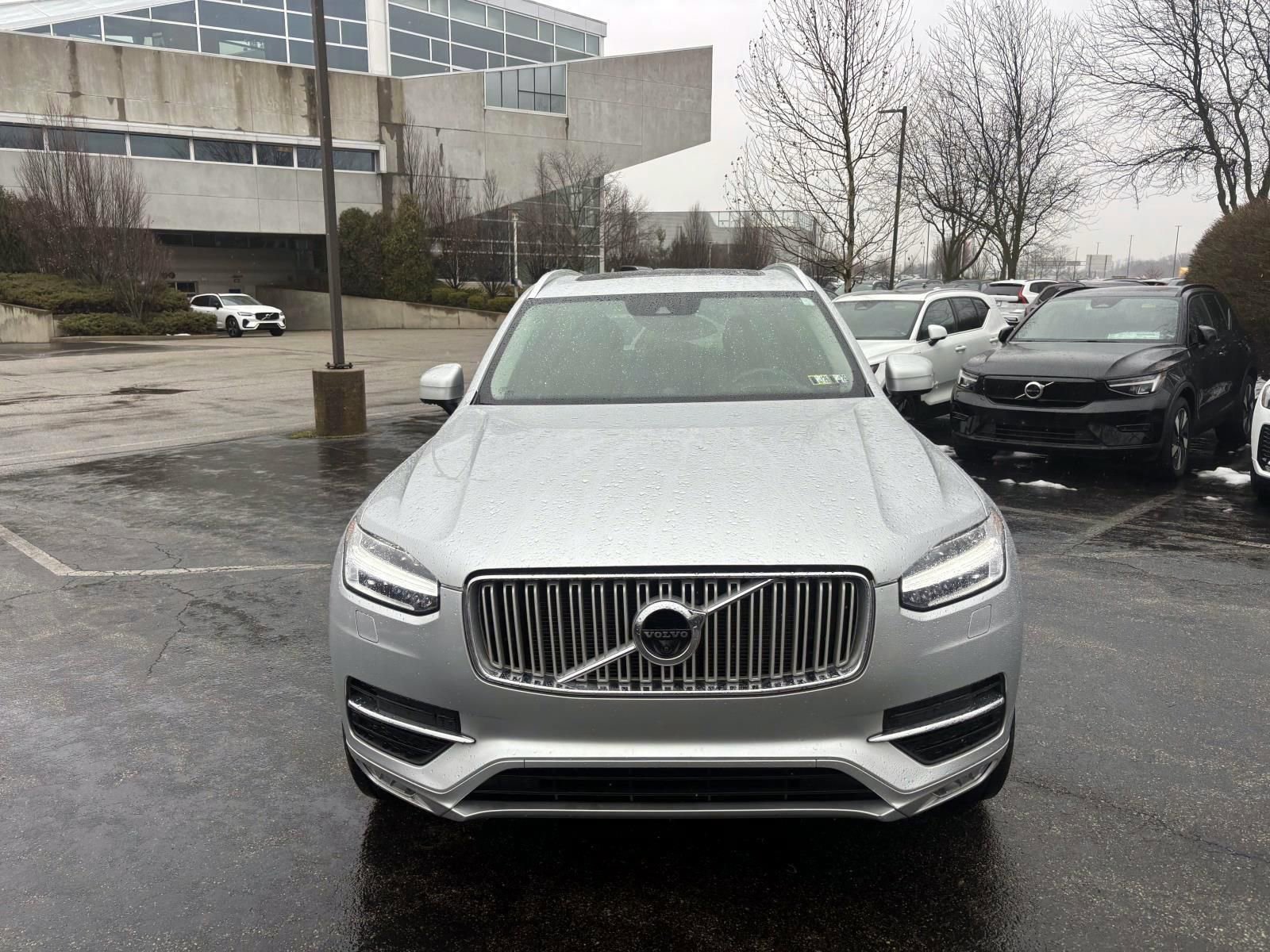Used 2017 Volvo XC90 T6 Inscription w/ Vision Package image 2