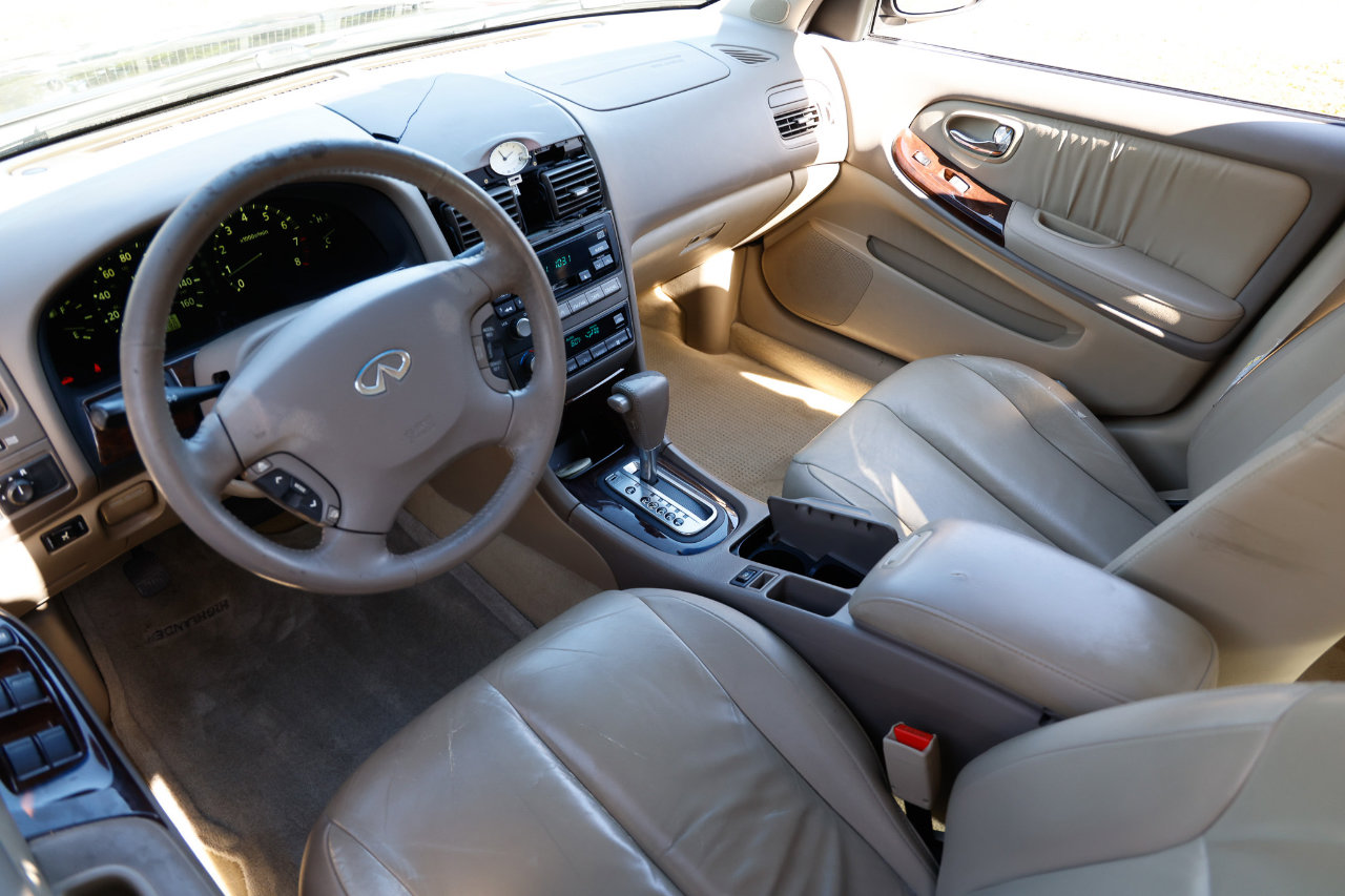 Used 2001 INFINITI I30 TOURING w/ (B03) Touring Sport Pkg image 4