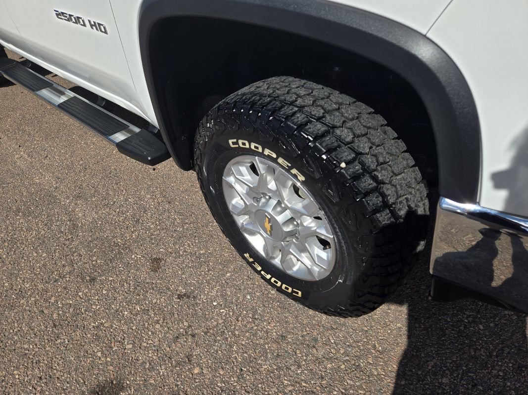 Used 2022 Chevrolet Silverado 2500 LT w/ Convenience Package image 12