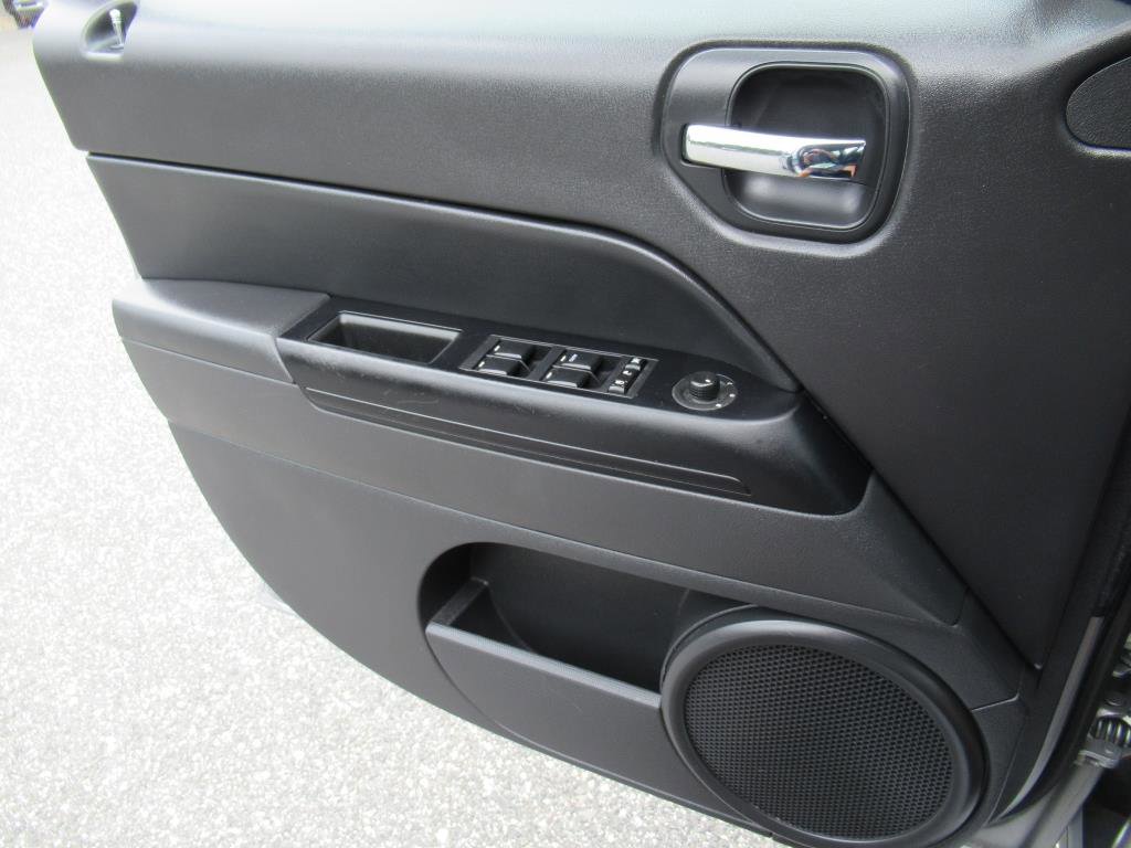 Used 2016 Jeep Patriot Sport w/ Power Value Group image 23