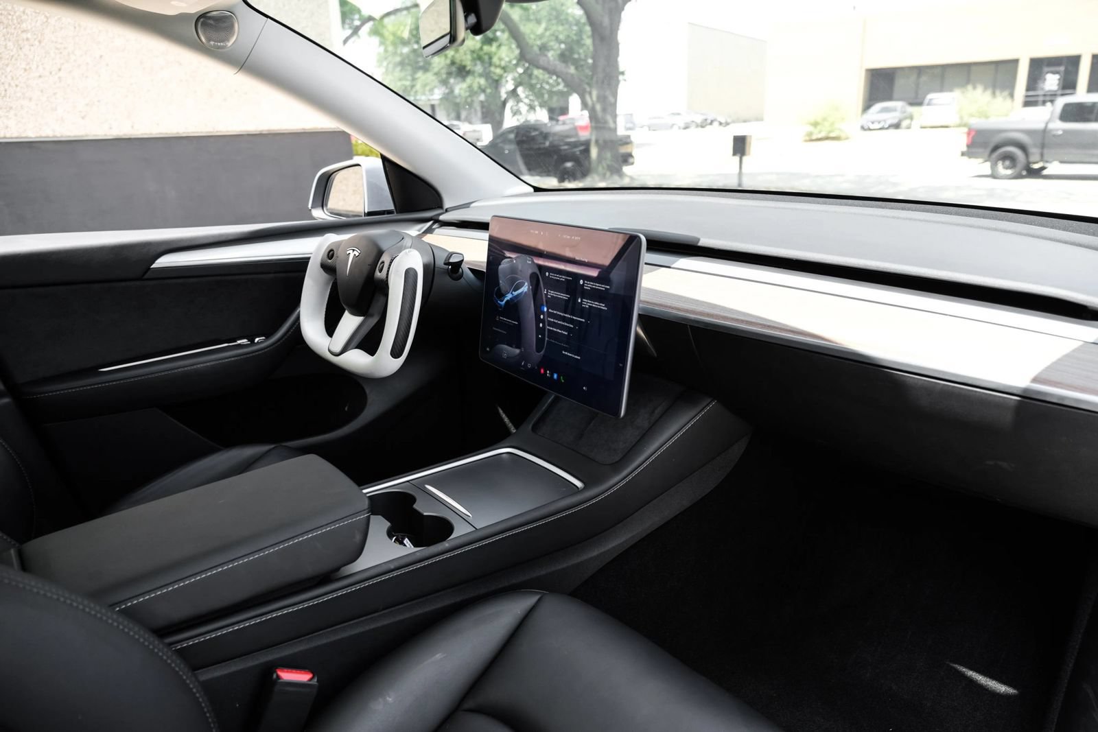 Used 2025 Tesla Model Y Long Range RWD image 12
