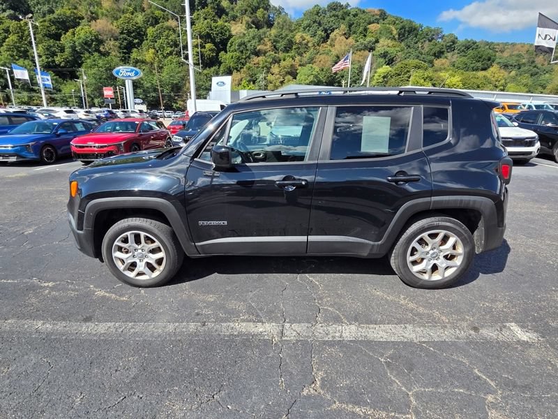 Used 2017 Jeep Renegade Latitude AWD/4WD image 4