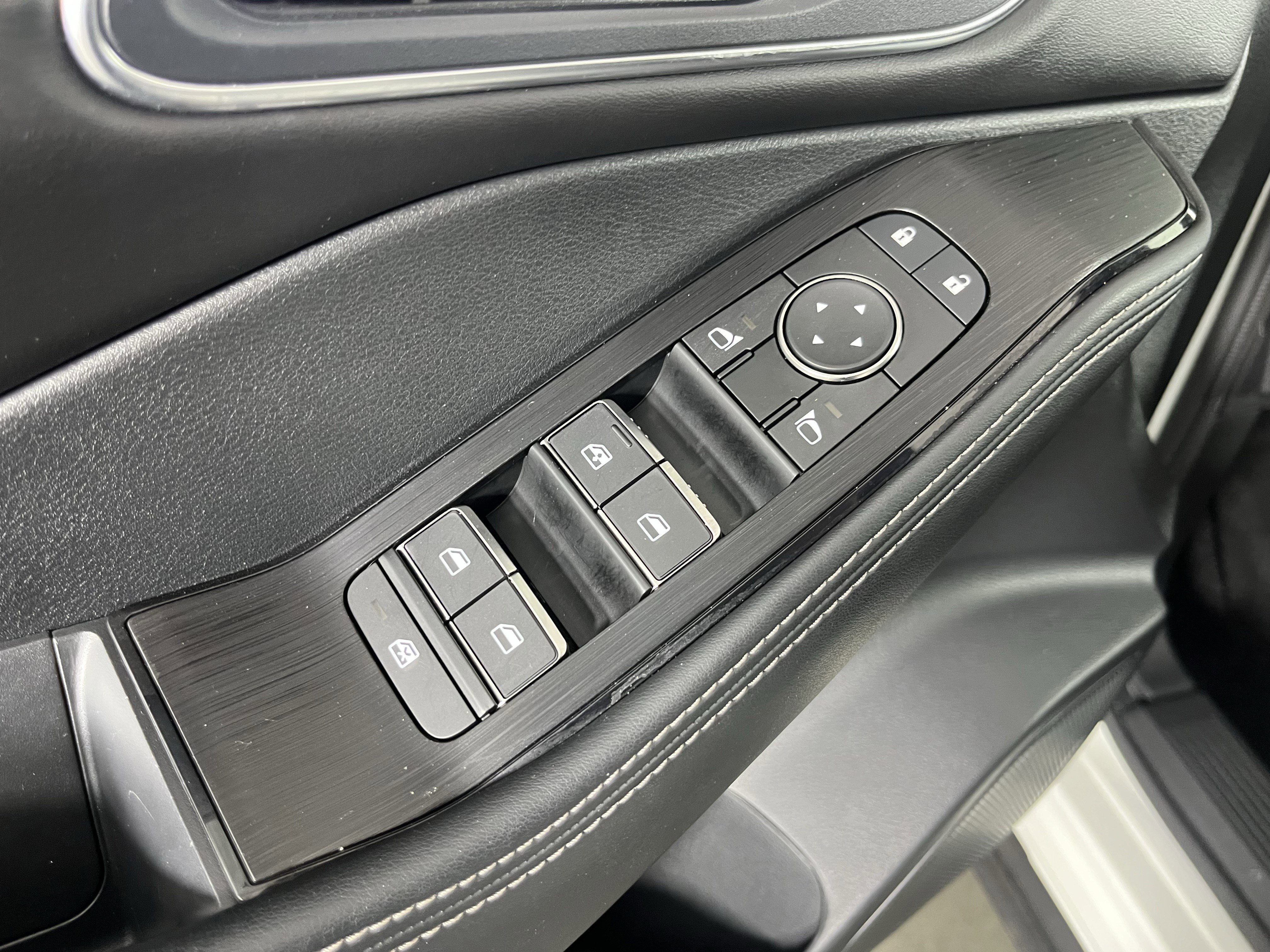 Used 2023 Nissan Rogue Platinum image 19