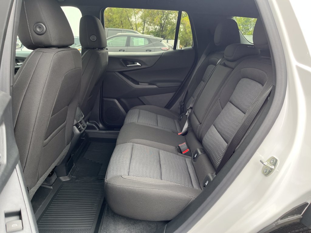 New 2027 Chevrolet Equinox LT w/ LPO, Floor Liner Package AWD/4WD image 24