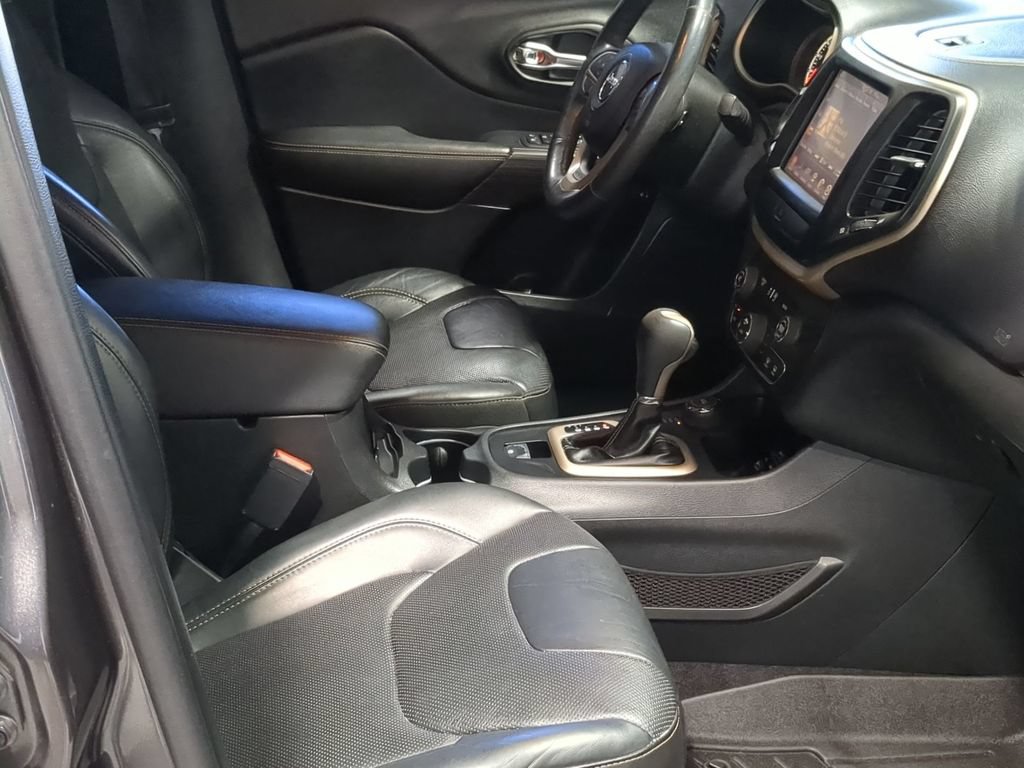 Used 2016 Jeep Cherokee Limited w/ Luxury Group AWD/4WD image 27