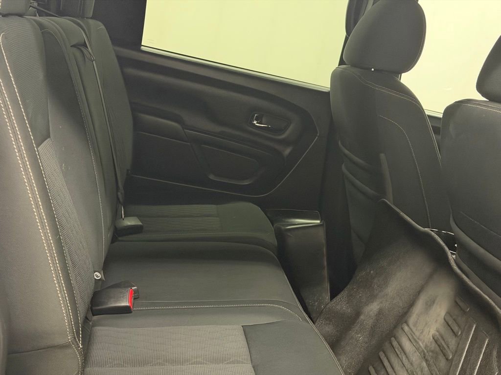 Used 2018 Nissan Titan S image 24