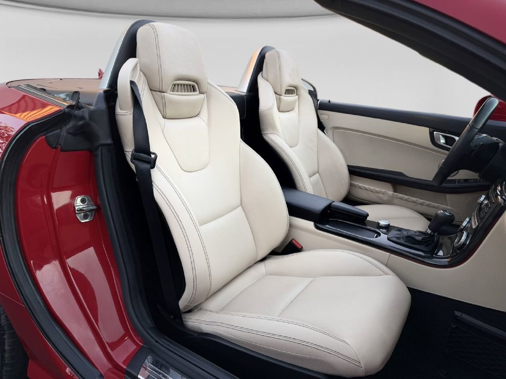 Used 2015 Mercedes-Benz SLK 350 image 33