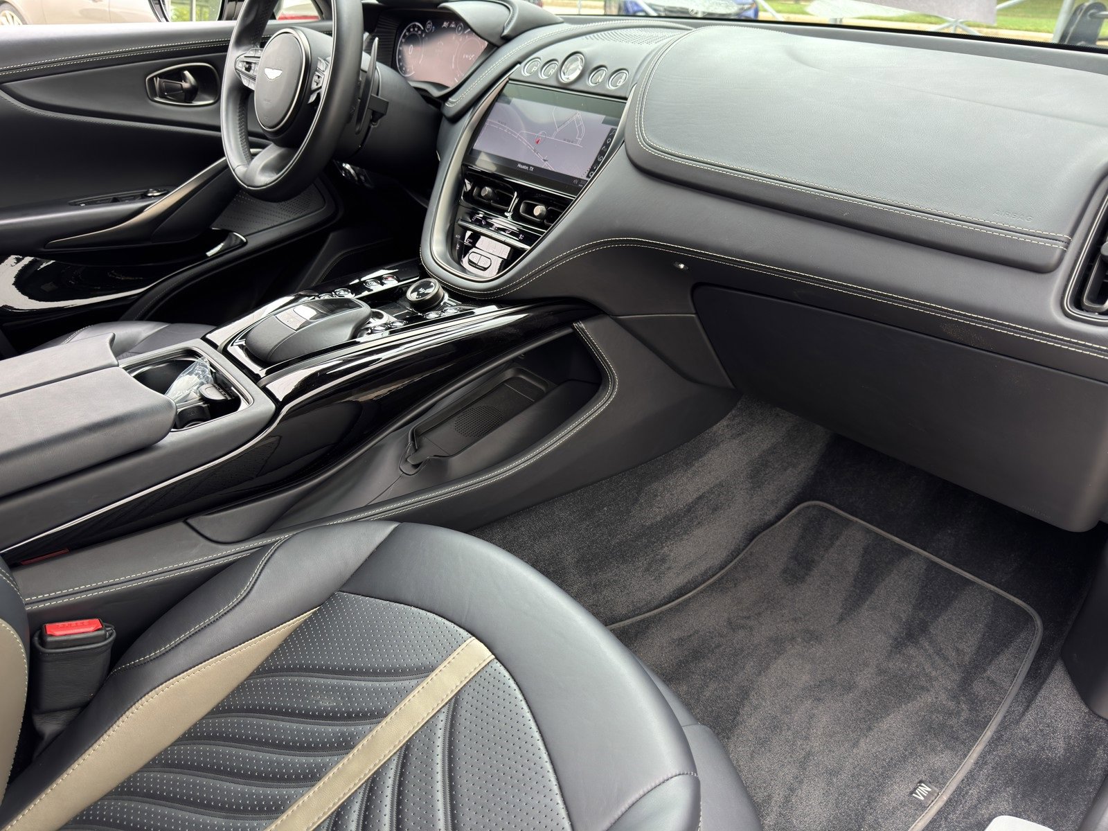 Used 2024 Aston Martin DBX 707 image 17